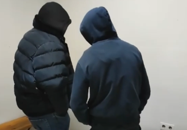 Автохулиганы разбили мужчине стекло водительской двери