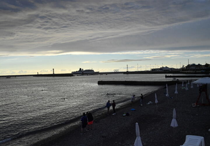 В Сочи временно запретили выход судов в море