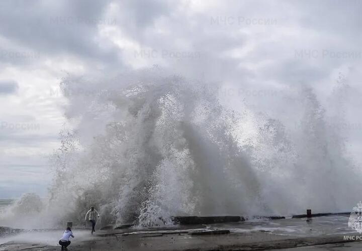 Волны 6 метров и ураган на Кубани: как остаться в живых в мегашторм