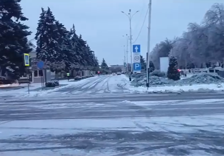 Выпал снег: автомобилистов предупредили о резком ухудшении ситуации на дорогах Кубани