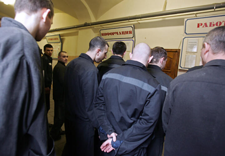 Заключенных в России начнут ставить на особый воинский учет