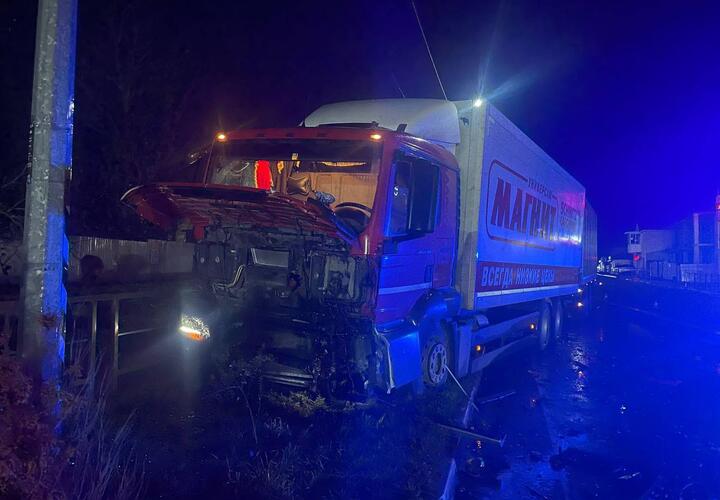  34-летний житель Горячего Ключа погиб в ДТП с автофургоном торговой сети в Туапсинском районе