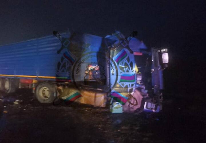  61-летний водитель грузовика погиб на Кубани после лобового столкновения его машины с КамАЗом