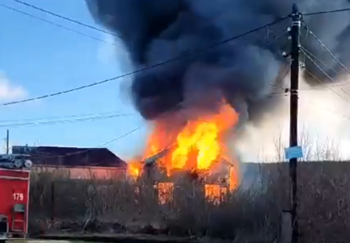 Дом педагога сгорел в пожаре дотла в Анапе