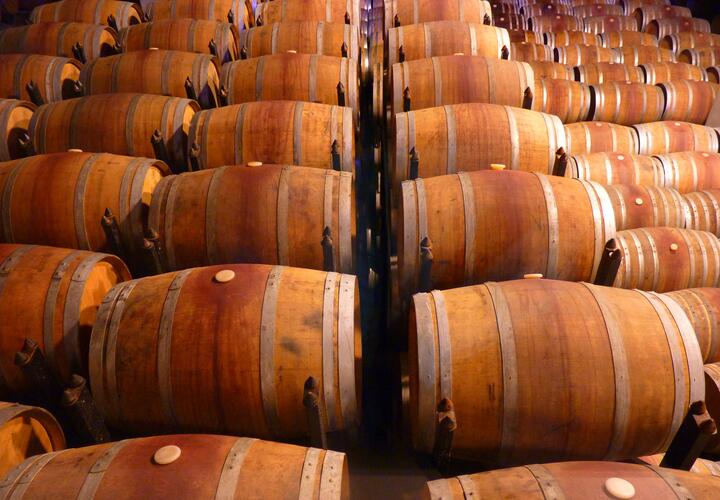 Количество алкоголя на складе стоило измерять не литрами, а целыми грузовиками