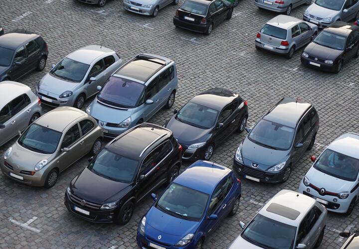 Какие парковки станут бесплатными в Новороссийске в январские праздники, сообщили в мэрии 