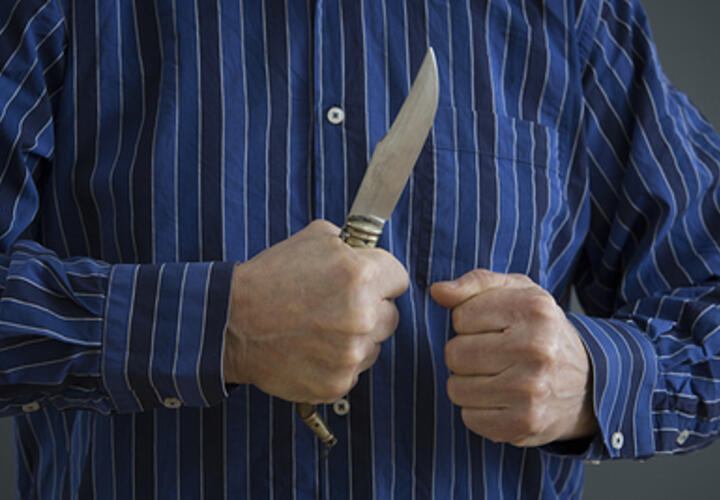 Кассир супермаркета на Кубани пострадала от рук агрессивного покупателя