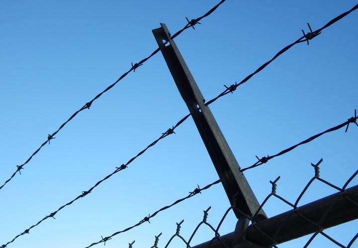 Мужчину, напавшего на 13-летнюю девочку, осудили в Адыгее