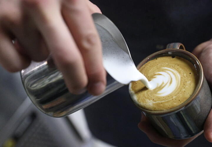 На Камчатке вулкан выбросил пепел на пять километров, а в Бангладеш произошло землетрясение: что произошло, пока вы спали