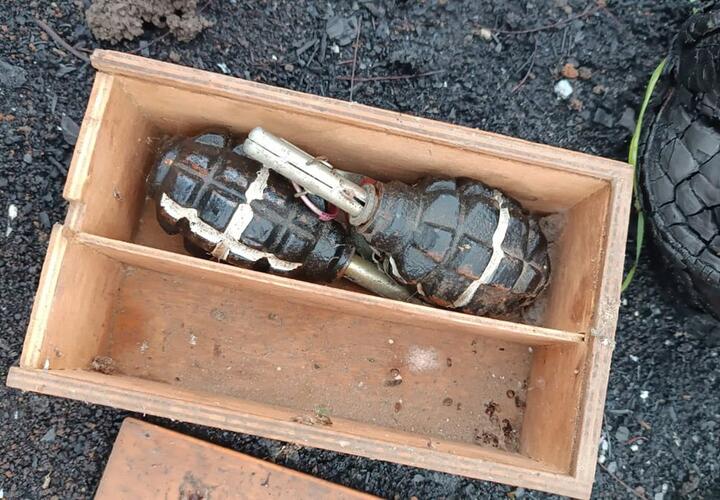 На Кубани мужчина купил дом и обнаружил в нем склад боеприпасов