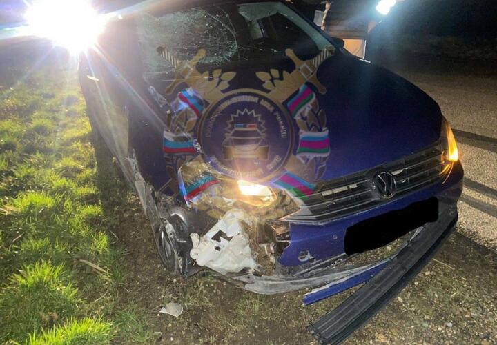 Пешеходы передвигались по обочине дороги