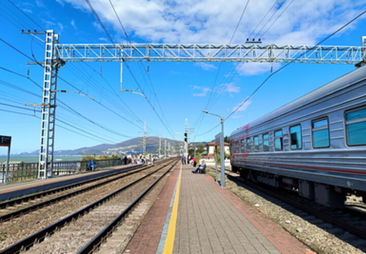 Неизвестные подожгли релейный шкаф рядом с вокзалом Краснодара