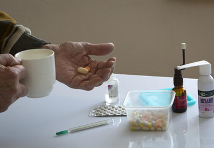 Никаких антибиотиков: врач назвал пять главных ошибок при лечении простуды