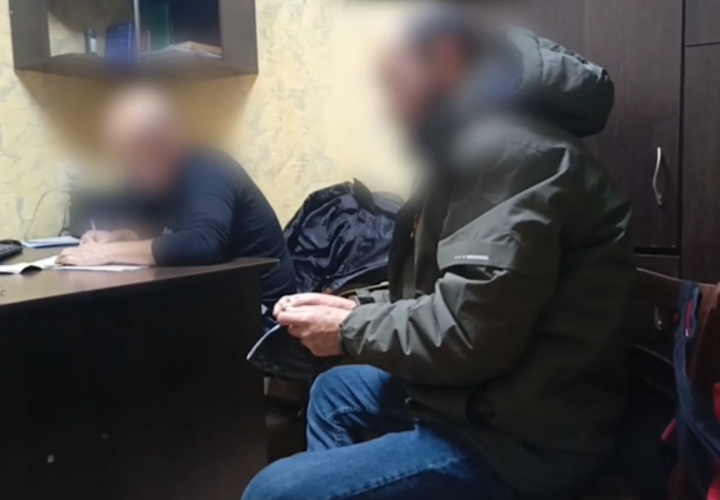 Мужчина украл ключи от машины из квартиры владелицы