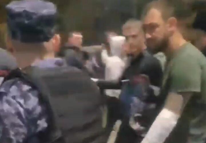 Просто снимали видео: очевидцы описали реакцию людей на попытку суицида в ТЦ Новороссийска