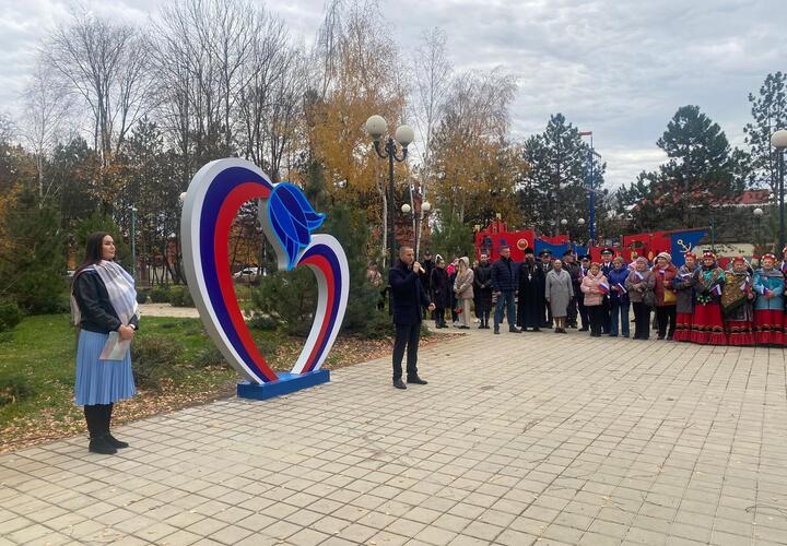 В День Конституции на хуторе Ленина организовали праздник для жителей 