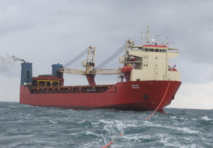 Шедший из Турции теплоход потерпел бедствие в районе Новороссийска из-за поломки двигателя