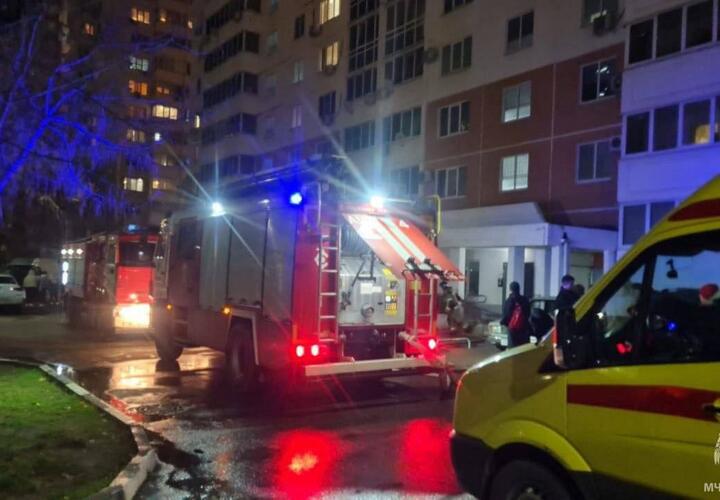 Спасался на кондиционере: пожар из-за электросамоката произошел в краснодарской высотке