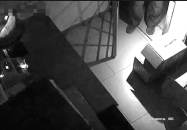 Сверлил три дня: в Сочи вор проник к сейфу с деньгами, пробурив перфоратором стену соседнего помещения