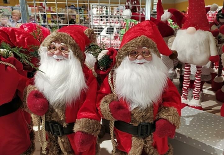 Только не свитер с оленями: россияне назвали самые неудачные подарки к Новому году