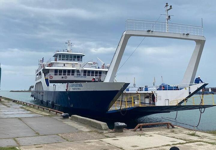 Угроза шторма: морские порты и Керченская переправа снова работают с ограничениями