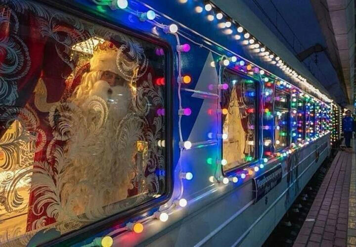 В горах под стук колес: в Сочи предлагают отметить Новый год в поезде
