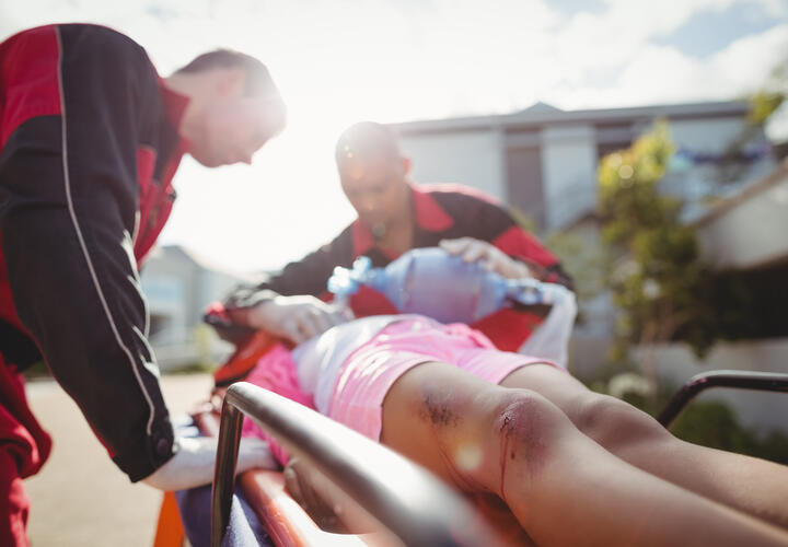 В Краснодаре из школьного окна на втором этаже выпал ребенок 