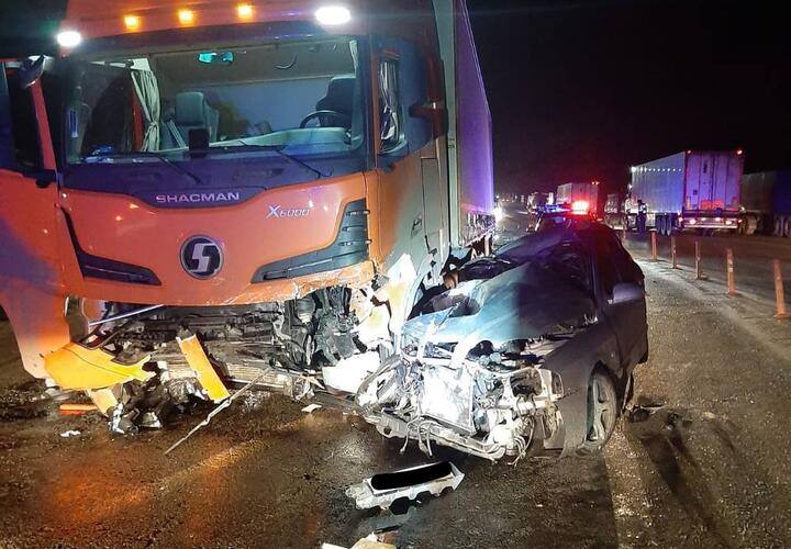 В Крымском районе Кубани два человека погибли при столкновении легковушки с автофургоном