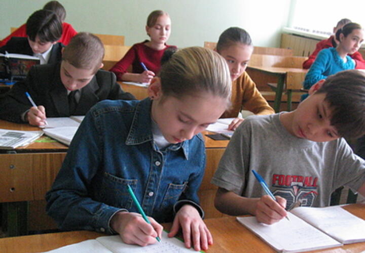 В Роспотребнадзоре рассказали, как не перегружать детей в школе и дома