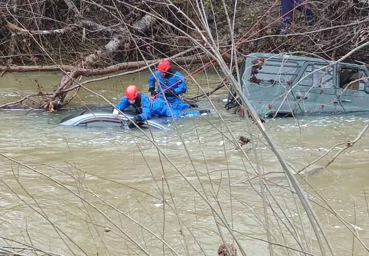 В Северском районе Кубани вторые сутки продолжаются поиски унесенного рекой мужчины