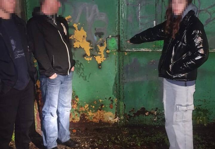 Влюбленные сбывали товар путем оборудования тайников