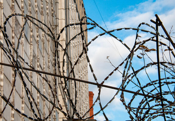 Взятки, подлог и крышевание наркобизнеса: чем занимались трое полицейских в Сочи