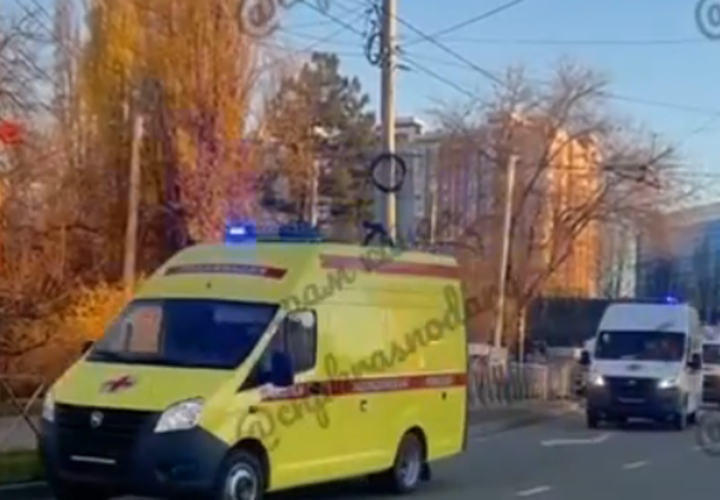 Жителей Краснодара переполошила вереница машин скорой помощи