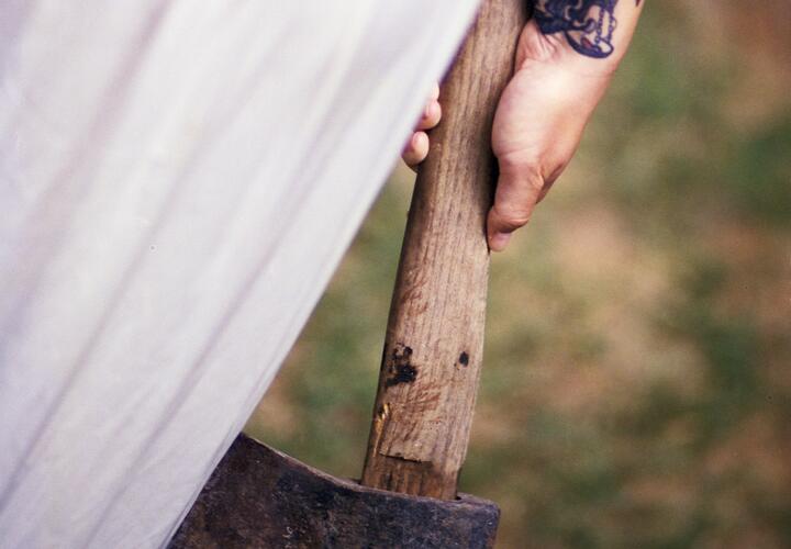 Била топором: за покушение на убийство своего знакомого осудят жительницу Адыгеи