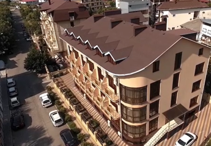 Власти Чечни пытаются добиться подтверждения права собственности на коттеджи и главный корпус турбазы в Сочи