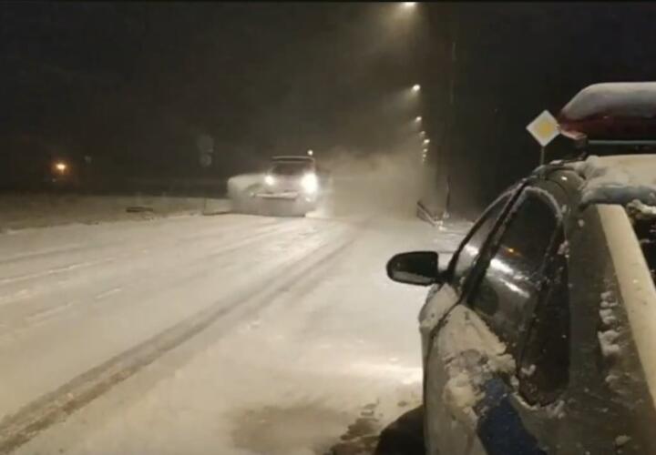 Дороги на севере Кубани заносит снегом