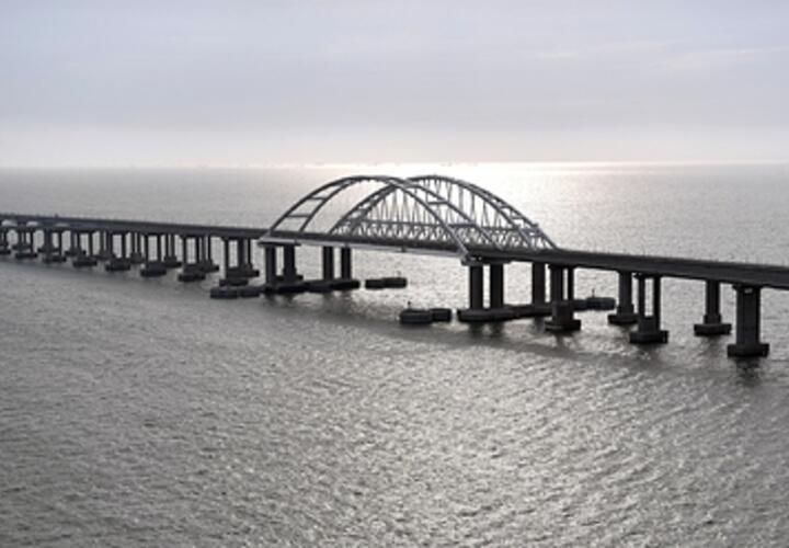 Движение по Крымскому мосту перекрыли во второй раз за день