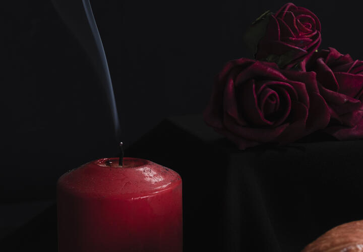 Краснодарского ведущего Дениса Конакова похоронили на кладбище в Новотитаровской