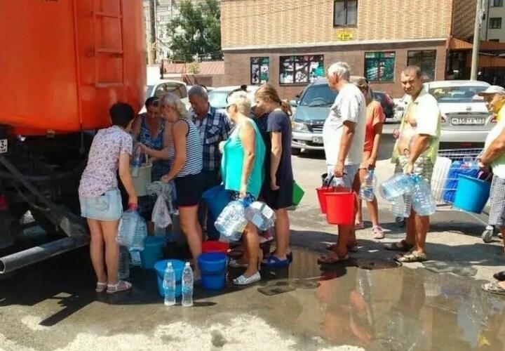 Мэрия Геленджика признала дефицит воды в бархатный сезон