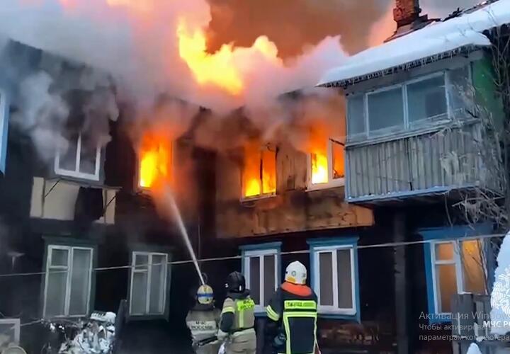 На Кубани мужчина спрятался во время пожара под кроватью и чуть не погиб 