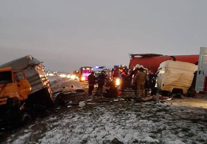 На Кубани произошло смертельное ДТП с большегрузами 