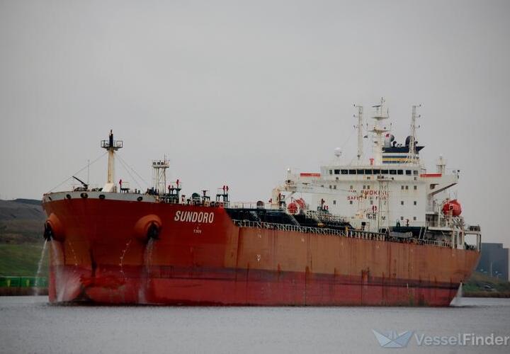 Огромный танкер, шедший в Новороссийск, потерял ход и отбуксирован в турецкий порт