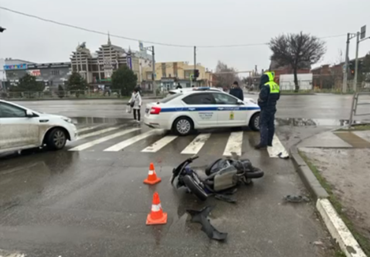 Ребенок на мопеде попал под колеса автомобиля под Анапой