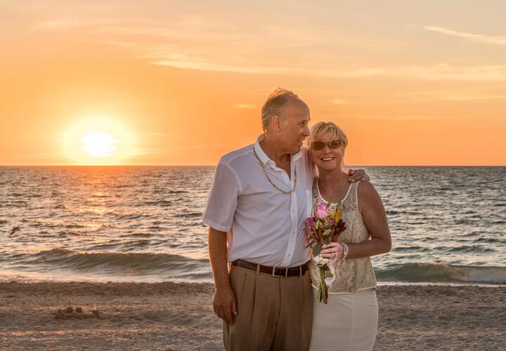 Россияне будут получать выплаты за длительное супружество