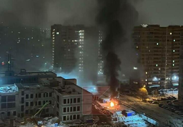 Сильный пожар разгорелся в Фестивальном микрорайоне Краснодара