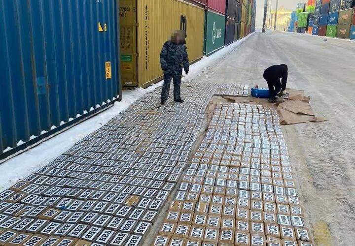 Тонну кокаина на 11 млрд рублей обнаружили таможенники в порту Петербурга