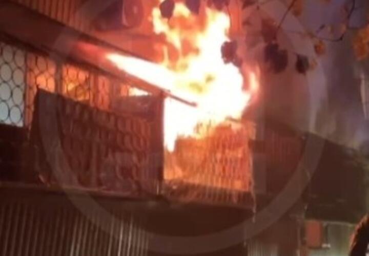 В  центре Сочи загорелась квартира в бывшем общежитии