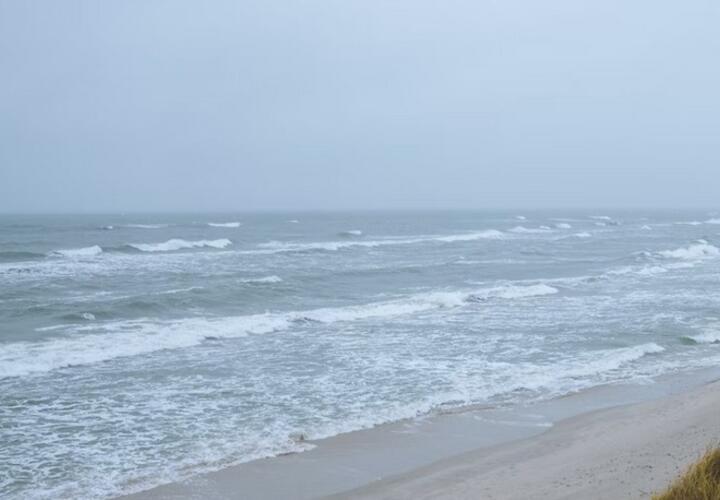 В Геленджике запретили купаться в море из-за шторма