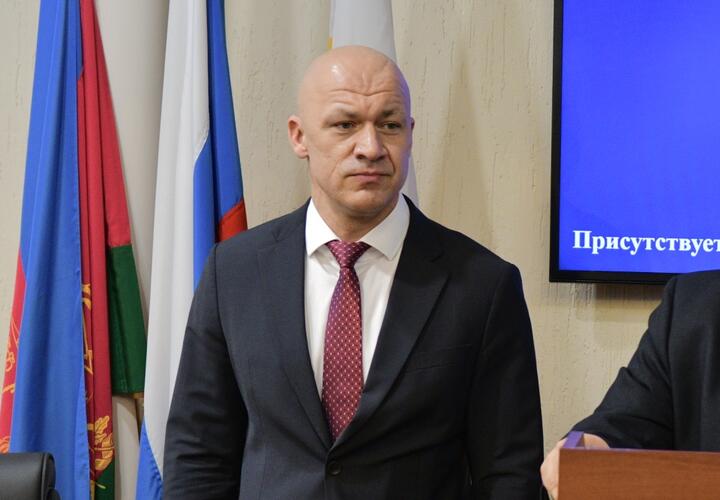 В отставку по собственному желанию ушел первый вице-мэр Краснодара Максим Слюсарев