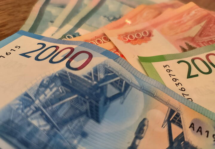 Минимальный размер оплаты труда составляет 19 242 рубля